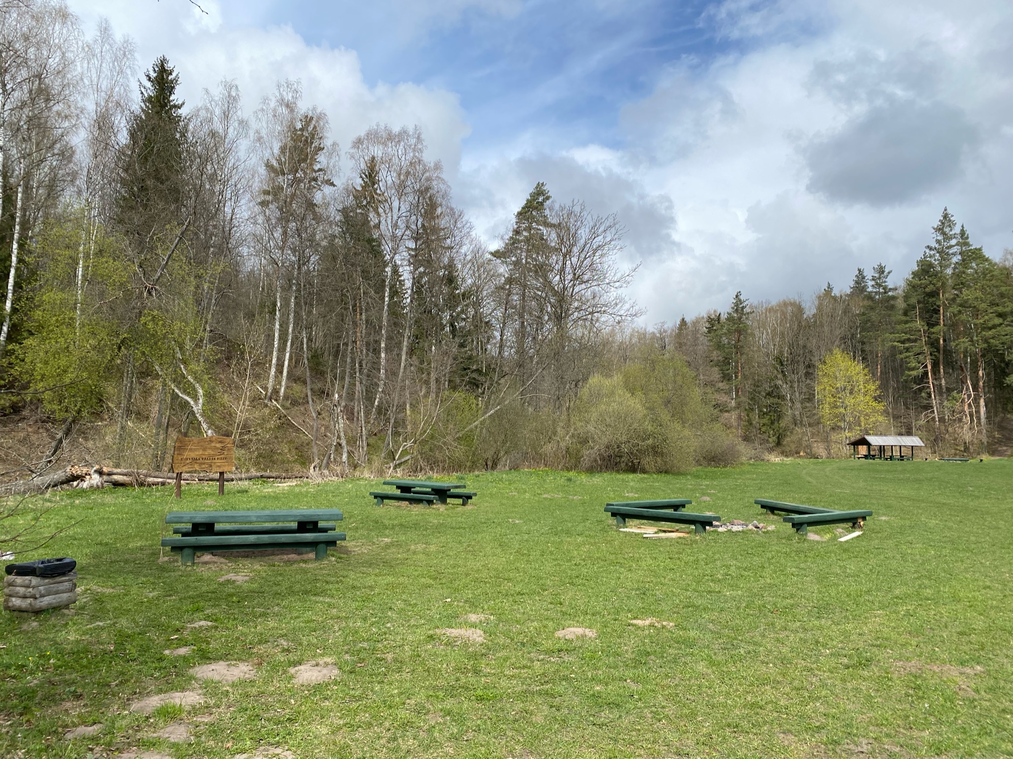 B33D2221-BDCA-4381-A600-6975D5719488