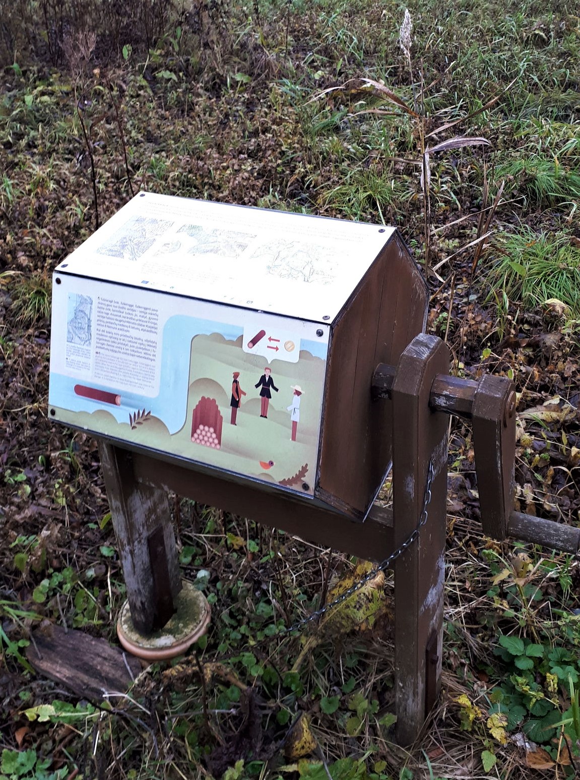 Tulkiarage_octagonal_information_stand